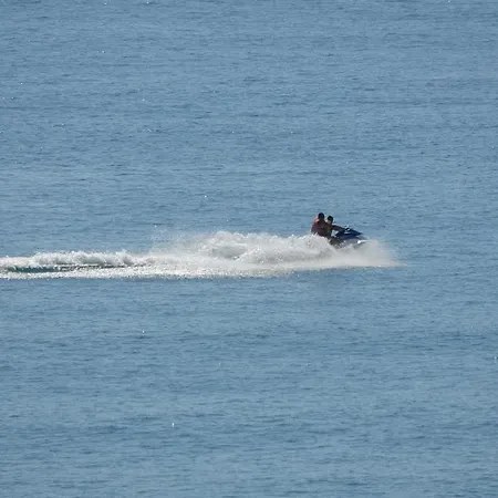 Seafront Im شقة ابزور